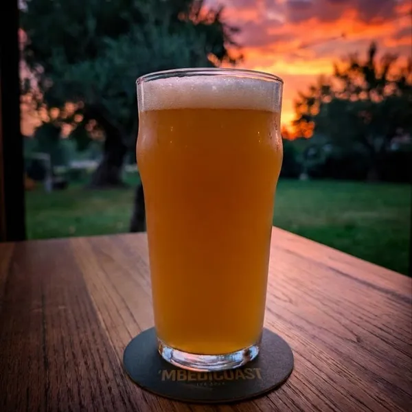 Un bicchiere di hazy NEIPA